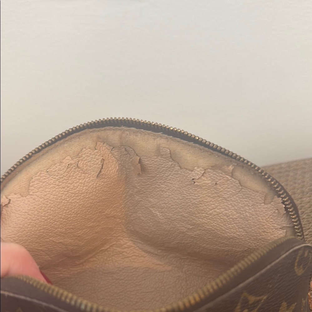 Louis Vuitton Monogram Pouch - Picture 7 of 7